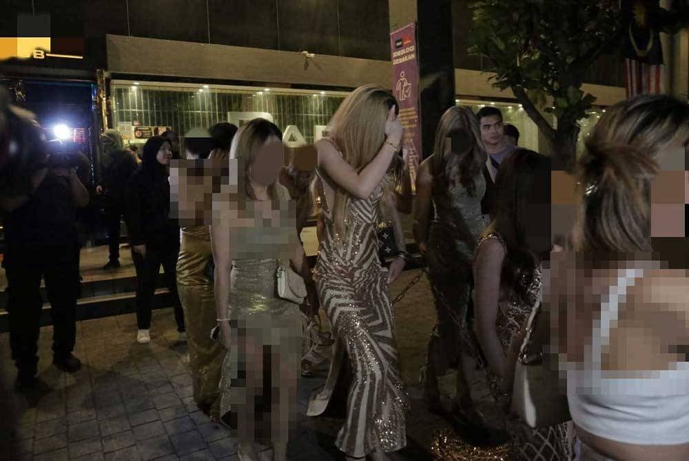 Seramai 34 warga asing ditahan terdiri daripada 15 lelaki serta 19 wanita berusia antara 25 hingga 40 tahun.