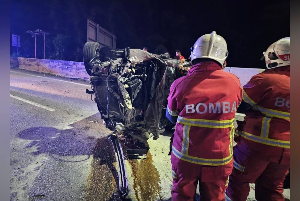 Kenderaan dinaiki kesemua mangsa dipercayai hilang kawalan sebelum terbabas di Kilometer 25.8 Lebuhraya Karak pada Jumaat.