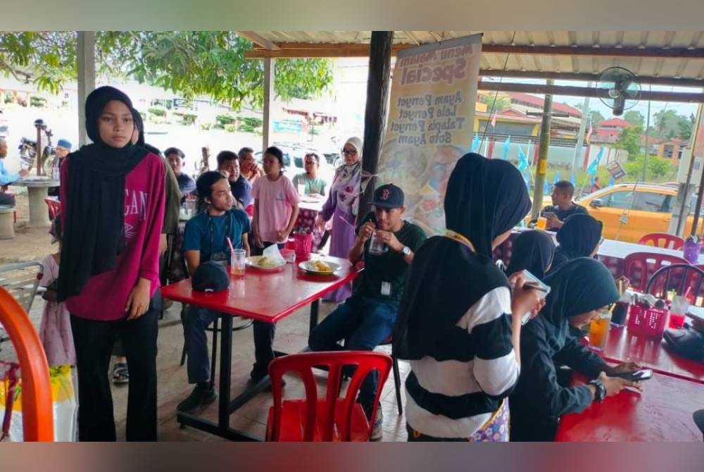 Kedai Makan Kak Su dipenuhi pelanggan.