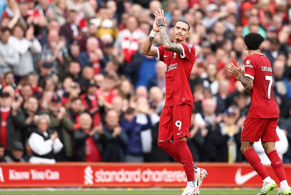 Nunez (kiri) semakin tajam di depan gol. Foto: EPA