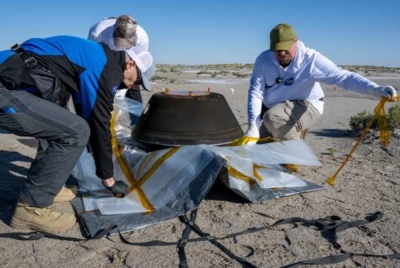 Sampel dari asteroid Bennu yang dibawa pulang pada tahun 2020 oleh kapal angkasa OSIRIS-REx milik NASA. - Foto Reuters