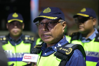Lokman ketika sidang media selepas Operasi Bersepadu JPJ WPKL Bil 3/2023 di Bangsar malam Ahad. - Foto Bernama
