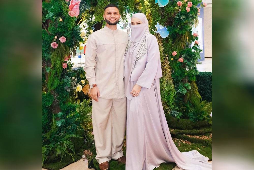 Neelofa bersama suami tercinta Haris Ismail.