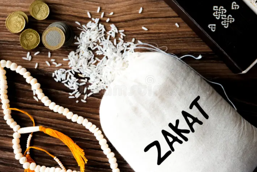 Zakat ialah mengeluarkan harta dengan kadar tertentu mengikut syarat-syaratnya untuk diagihkan kepada golongan tertentu.