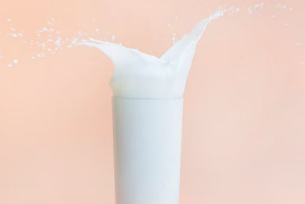 SEBAIK sahaja Halimatus Sa'adiah mengambil Rasulullah SAW sebagai anak susuan, susunya bertambah hinggakan Baginda dan anaknya dapat minum sehingga kenyang. -Gambar hiasan/ Foto: Freepik