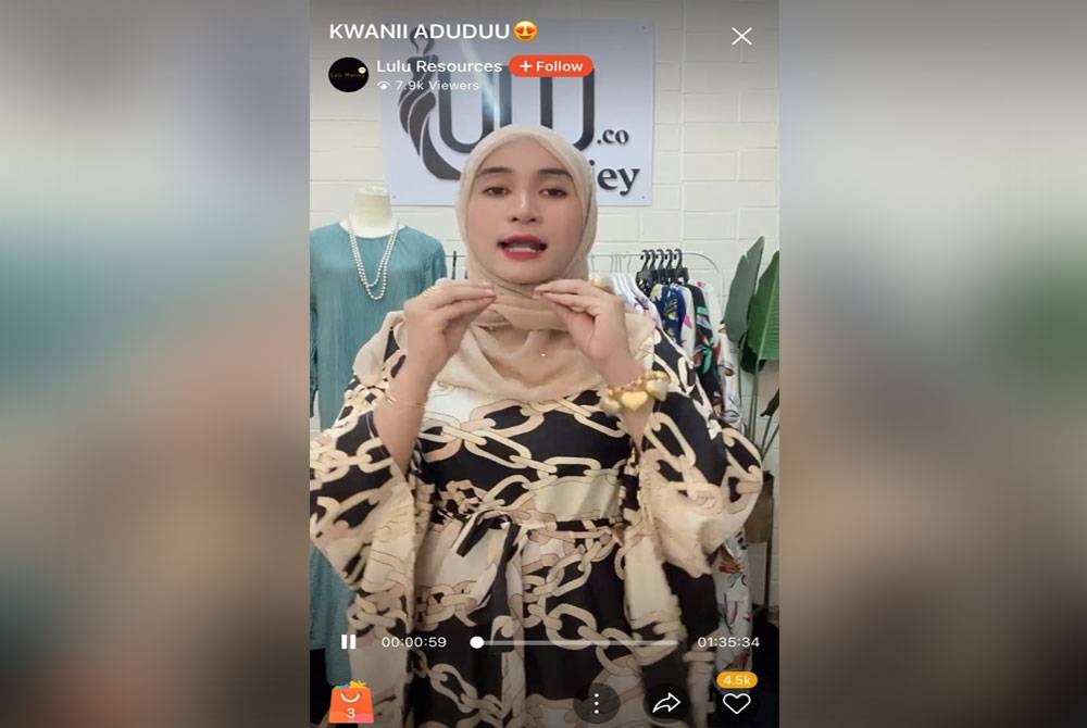 Peniaga pakaian Muslimah dalam talian, Lulu Waniey.