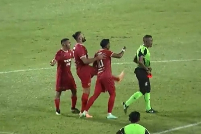 Insiden Yazan menendang Hasrol selepas perlawanan suku akhir kedua Piala Malaysia di Stadium MBPJ pada Ahad.