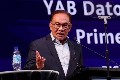 Anwar berucap pada Majlis Penutup Sidang Kemuncak ICT Huawei Malaysia 2023 di Pusat Perdagangan dan Pameran Antarabangsa Malaysia pada Rabu. - Foto Bernama