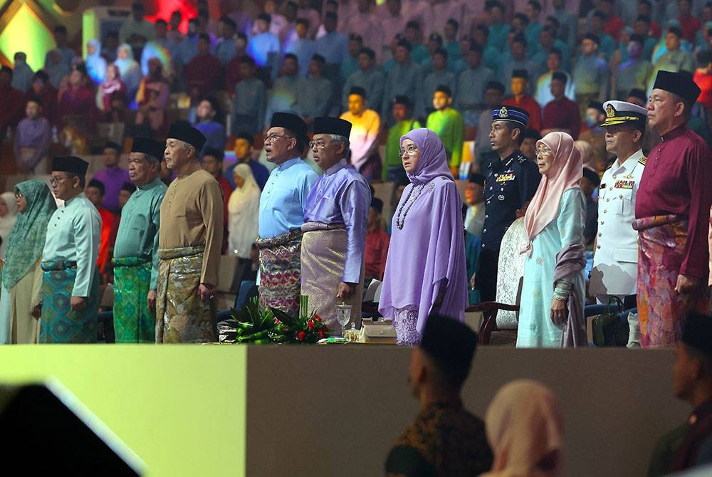 Al-Sultan Abdullah dan Raja Permaisuri Agong Tunku Azizah Aminah Maimunah berkenan berangkat pada Majlis Sambutan Maulidur Rasul Peringkat Kebangsaan 2023 di Pusat Konvensyen Antarabangsa Putrajaya (PICC) pada Khamis. - Foto: Bernama