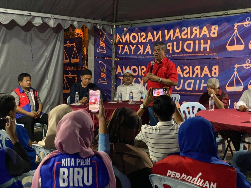 Mohamad ketika ketika berucap pada Progam 'Sembang Santai Perpaduan' di Bilik Gerakan Simpang Pelangai, Bentong pada Khamis.