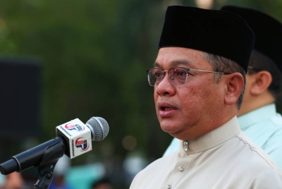 Mohd Na'im ketika berucap sebelum mengetuai perarakan sempena Sambutan Maulidur Rasul Peringkat Kebangsaan 2023 di PICC pada Khamis. - Foto Bernama