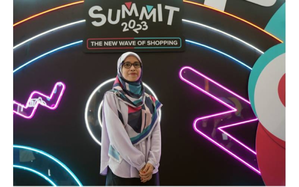 Huda yang menggunakan Tulippetals dinobatkan sebagai Pencipta Persembahan Terbaik bagi kategori affiliate sempena Sidang Kemuncak TikTok Shop 2023.