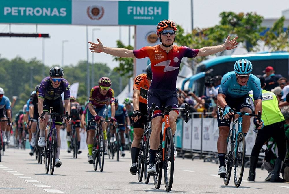 Pelumba dari pasukan Tudor Pro Cycling Team, Arvid De Kleijn menjuarai perlumbaan pada Le Tour de Langkawi (LTdL) Malaysia 2023 peringkat ketujuh dari Muar ke Seremban 2 sejauh 123.8 kilometer hari ini.