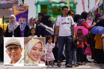 Pengunjung membawa anak-anak dan keluarga berkunjung ke Festival Kebudayaan Putrajaya 2023.