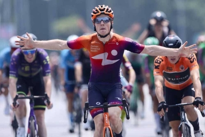 Weemaes meraikan kejayaannya menjuarai Peringkat 7 LTdL 2023 dari Muar ke Seremban 2 sebentar tadi.