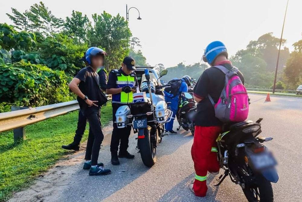 Ops Khas Motosikal dijalankan bagi memantau, mengesan dan mengambil tindakan terhadap kelakuan pengendali atau pemilik motosikal yang gagal mematuhi peraturan.