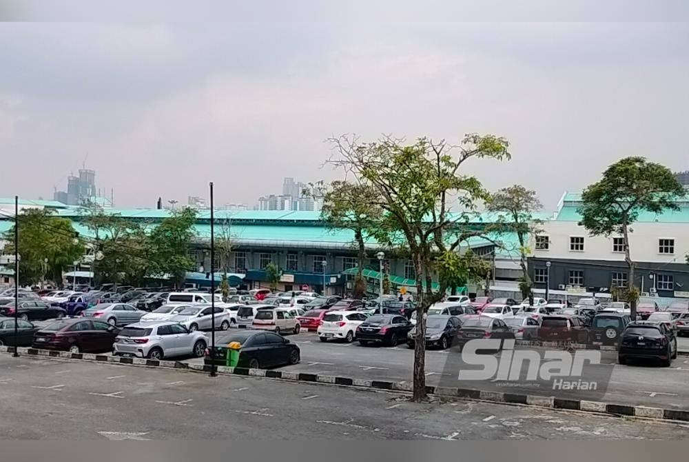 Keadaan di sekitar kawasan Larkin Sentral yang berjerebu.