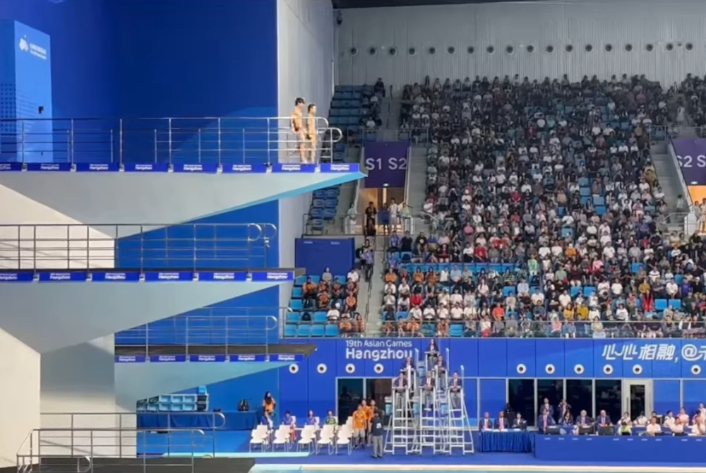 Bertrand Rhodict-Enrique Maccartney ketika beraksi dalam acara akhir 10m platform seirama lelaki pada Ahad.