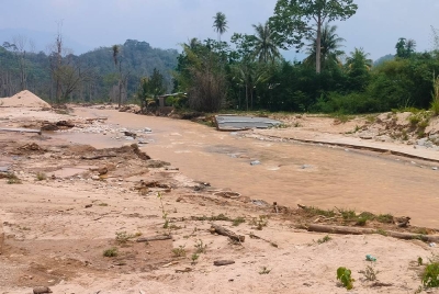 Keadaan Sungai Kupang di Kampung Iboi yang semakin cetek.