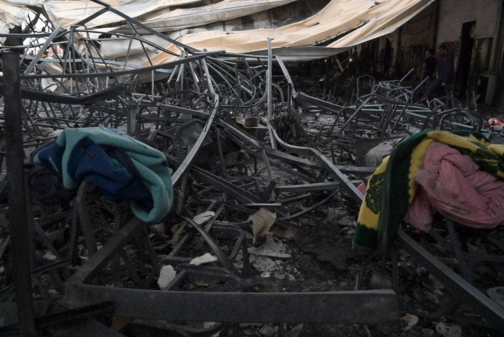 Keadaan dewan selepas insiden kebakaran yang meragut nyawa kira-kira 100 orang manakala 150 lagi cedera. - Foto EPA