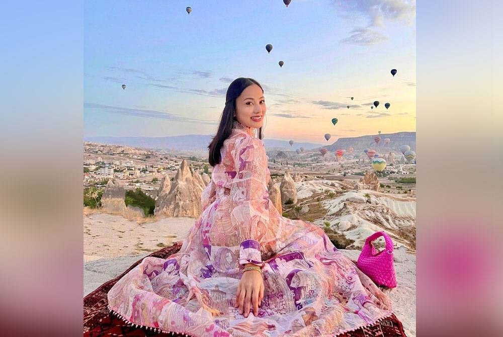 Nazeera bersyukur rezeki dalam bidang seni tidak pernah putus.