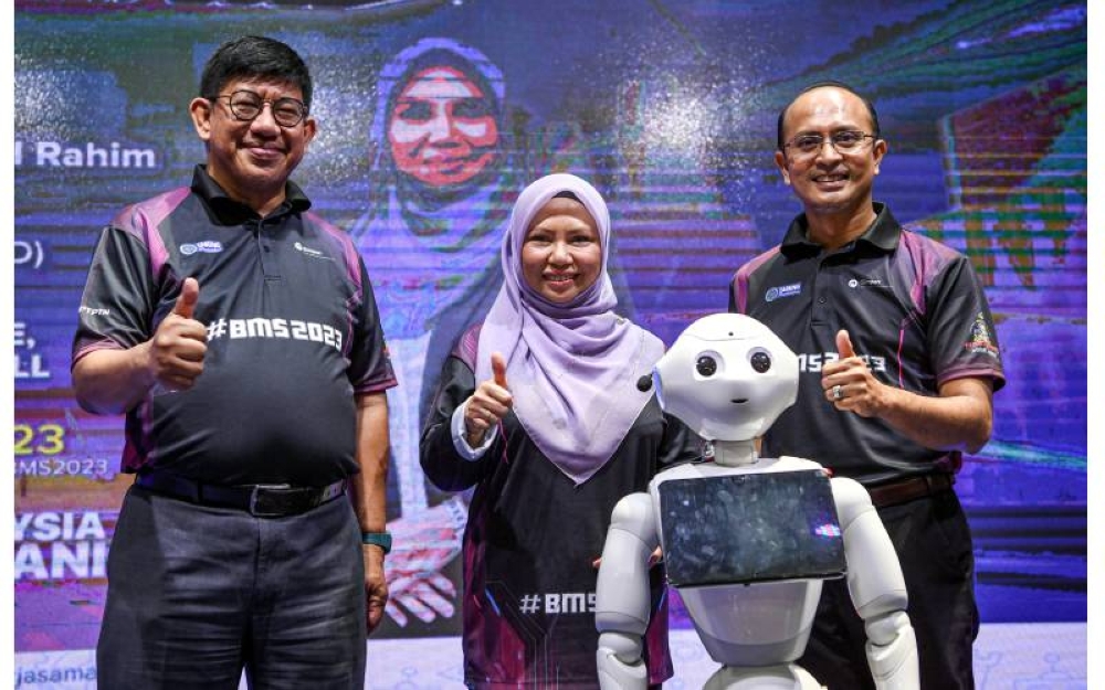 Norliza (tengah) bersama Megat Sany (kiri) dan Ahmad Dasuki (kanan) semasa majlis pelancaran program BMS 2023 di Sunway Pyramid Mall, Petaling Jaya pada Ahad. - FOTO:BERNAMA