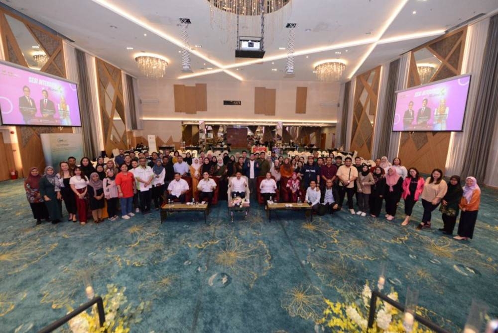 Para peserta bergambar kenangan pada sesi temu mesra bersama Alumni TUBE 2023 Sarawak.