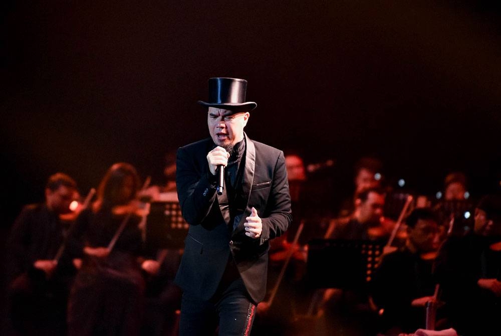Ahmad Dhani mengagumi kehebatan kumpulan orkestra Malaysia. Foto: Bangsawan Pictures