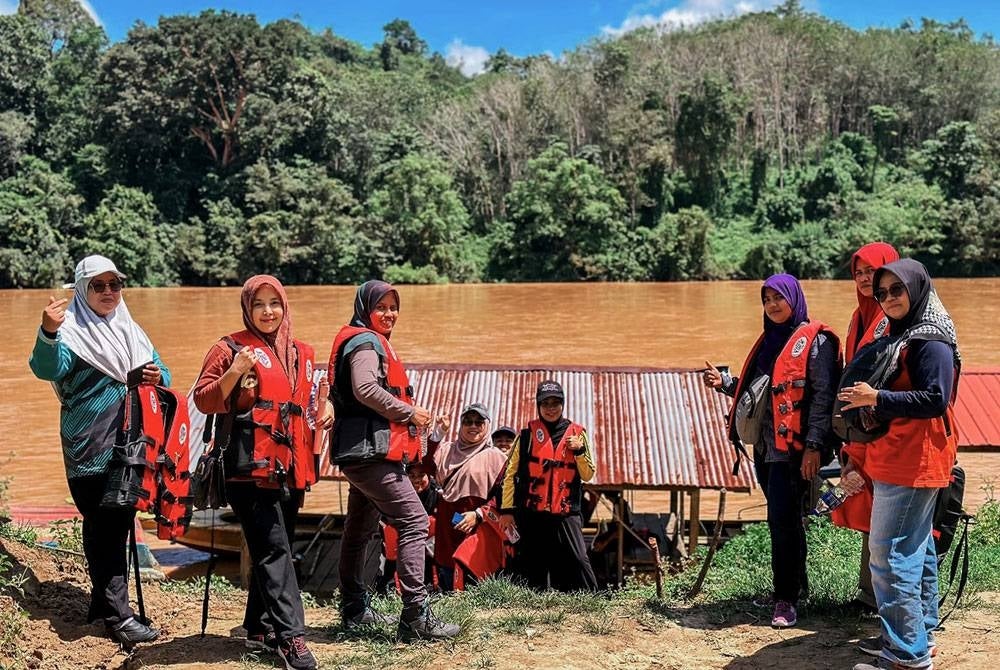 Trip Dabong River Cruise yang mengambil masa kira-kira 40 minit.