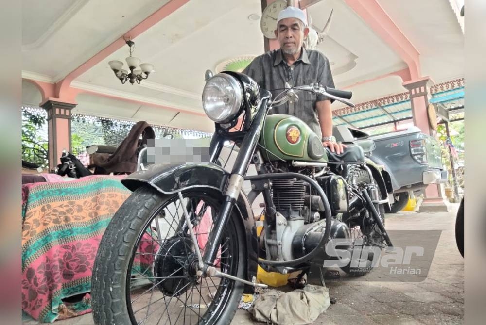 Alias turut memiliki lebih 10 motosikal klasik dari tahun 1920-an