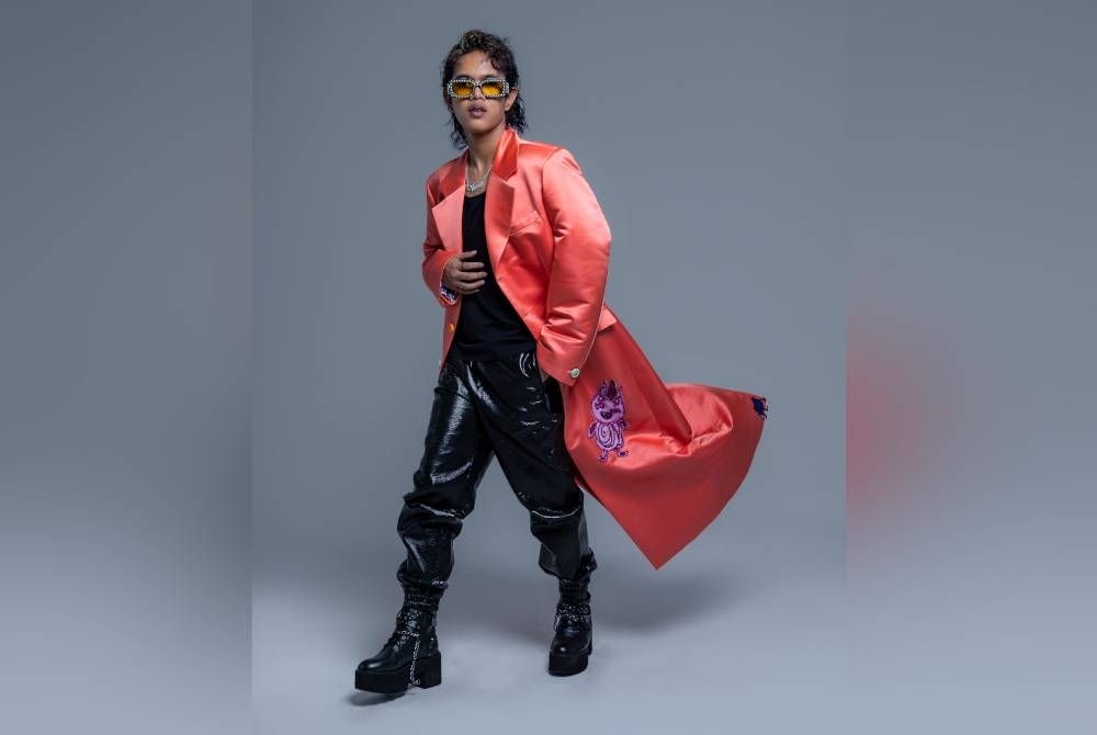 Album Persona menceritakan perjalanan Yonnyboii dalam mencari jati diri yang sebenar, khasnya melalui muzik dan diterjemahkan dalam lagu-lagu yang dimuatkan.