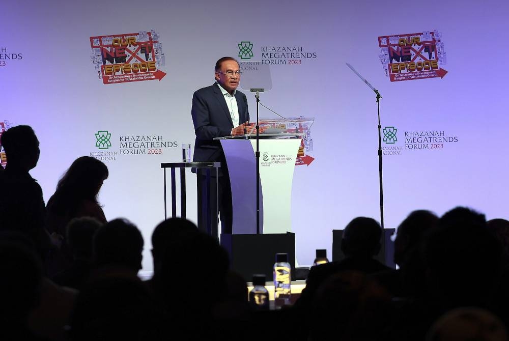Anwar menyampaikan ucapan penutup pada Forum Megatrends Khazanah 2023, di Kuala Lumpur, pada Selasa. - Foto Bernama