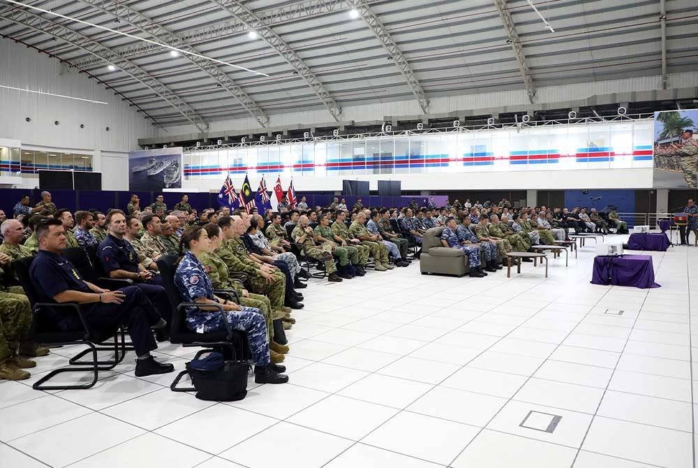 Antara peserta yang hadir pada majlis pembukaan BL23 di Pusat Peperangan Bersama, Kem Al Sultan Abdullah, Markas Angkatan Bersama di sini pada Rabu.