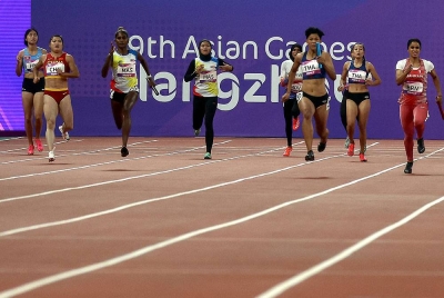 Kuartet 4x100m wanita, yang dibarisi Azreen Nabila Alias, Zaidatul Husniah Zulkifli, Nur Afrina Batrisyia Mohamad Rizal dan Shereen Samson Vallabouy, mencipta kejutan apabila meraih gangsa tanpa dijangka. - Foto Bernama