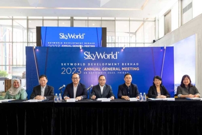 Dari kiri: Zalinah Binti A Hamid, Chan Seng Fatt, Lee Chee Seng, Ng Thien Phing, Lam Soo Keong, Phang Sze Fui dan Ong Soo Chan.