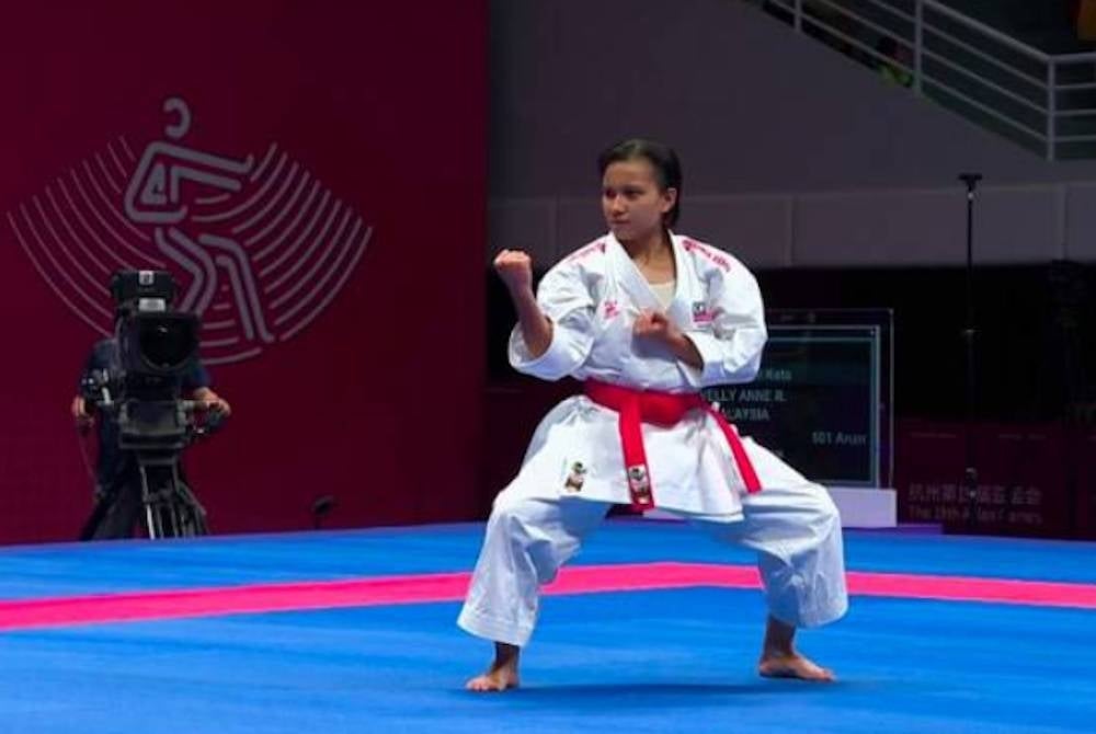 Atlet karate, Lovelly Anne Robberth menghadiahkan pingat perak buat negara apabila memenangi final acara kata individu wanita pada Sukan Asia Hangzhou 2022, pada Khamis.