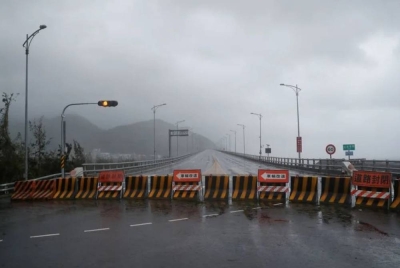 Taufan Koinu telah mencederakan 190 orang sejak petang Rabu dan mengakibatkan lebih 62,381 rumah dan premis perniagaan tanpa bekalan elektrik. - Foto Reuters