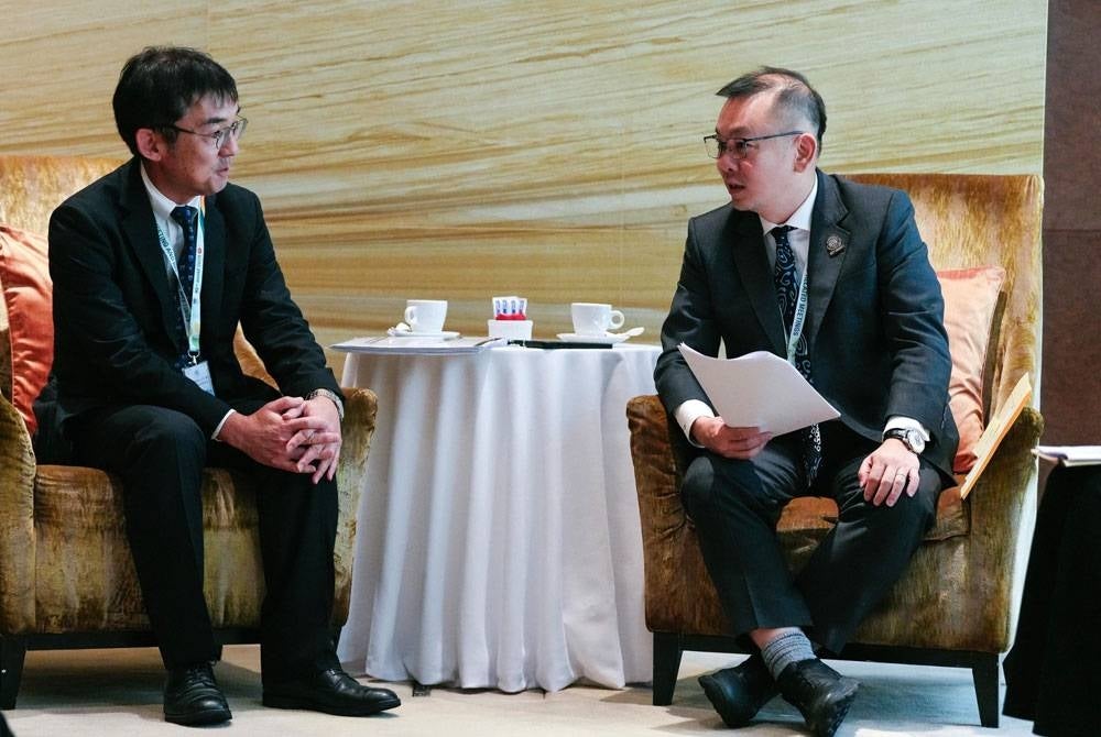 Timbalan Menteri Pertanian dan Keterjaminan Makanan (KPKM), Tuan Chan Foong Hin dan Presiden Economic Research Institute for ASEAN and East Asia (ERIA), Professor Tetsuya Watanabe.