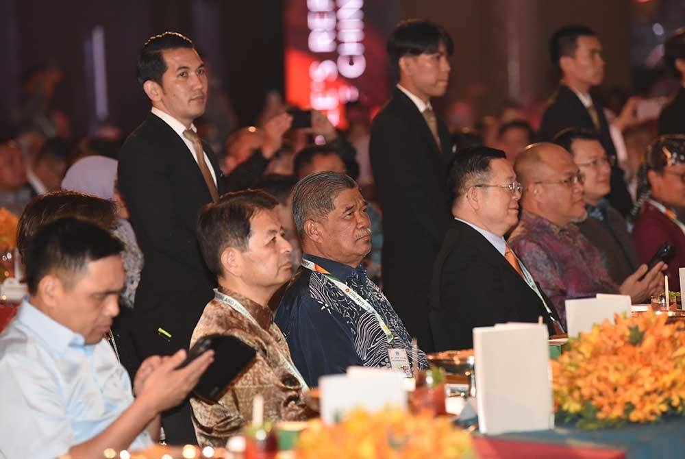 Mohamad hadir pada Majlis Makan Malam Sempena AMAF 2023 yang berlangsung di sebuah hotel terkemuka di ibu negara pada Khamis.