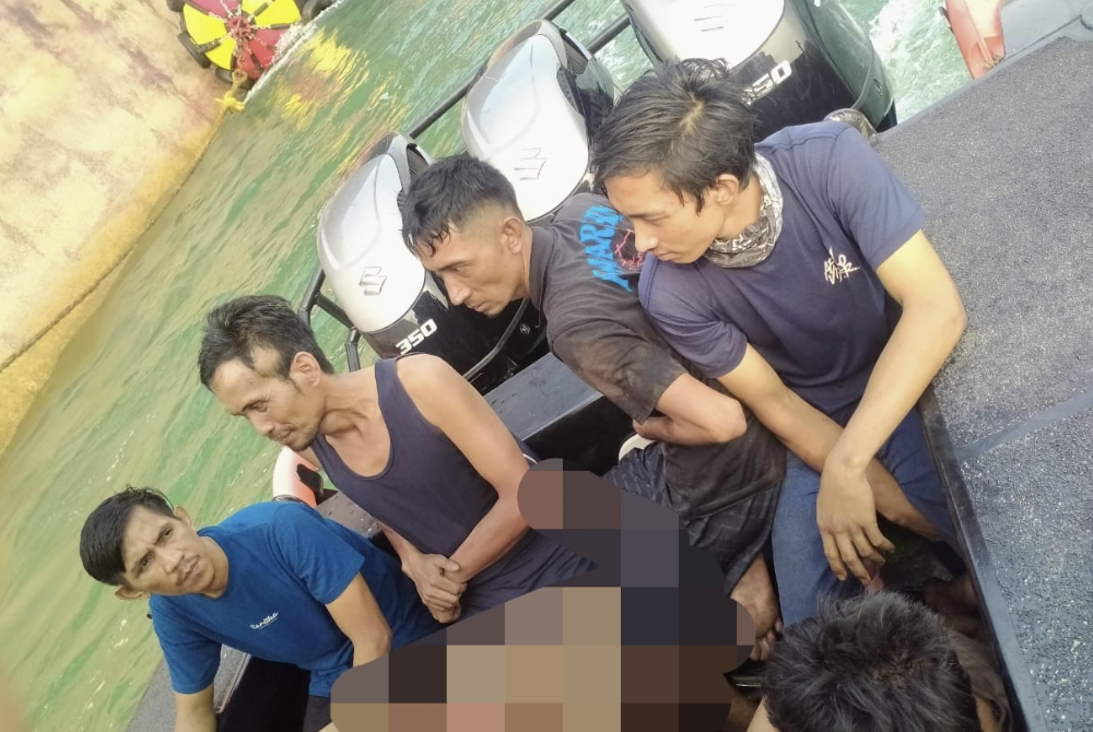 Lima pemancing berdepan detik cemas selepas bot dinaiki karam di perairan Tanjung Balai, Karimun.