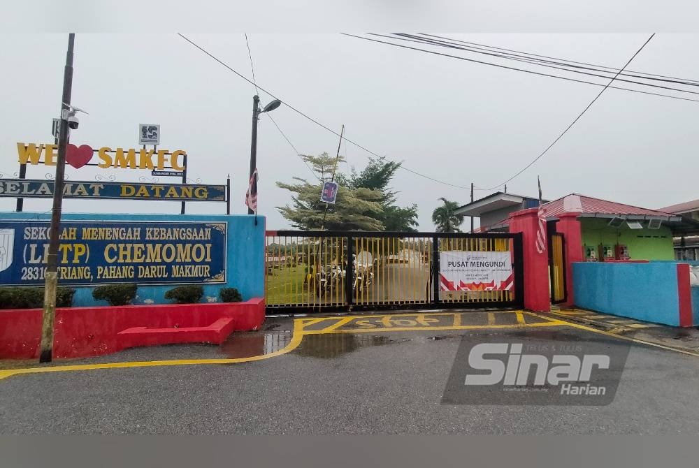 Pintu di pusat mengundi di SMK Felda Chemomoi secara rasmi ditutup pada jam 6 petang.