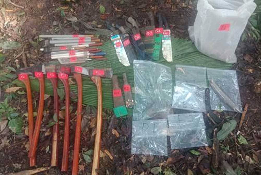 Antara senjata dan peralatan untuk kegiatan pemburuan haram berjaya dirampas menerusi tindakan OBK.