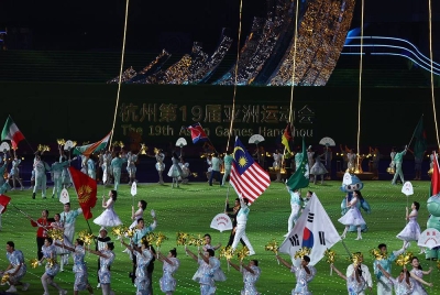 Persembahan kebudayaan dipersembahkan pada Majlis Penutupan Sukan Asia Hangzhou 2022 di Stadium Pusat Sukan Olimpik Hangzhou malam ini pada Ahad. - FOTO Bernama