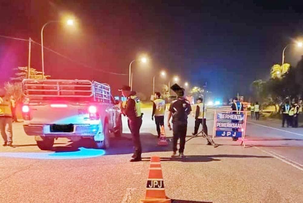 Op Khazanah tersebut melibatkan Bahagian Siasatan dan Penguatkuasaan Trafik Ibu Pejabat Polis Daerah (IPD) Kuala Krai dengan kerjasama Perhilitan, Jabatan Pengangkutan Jalan (JPJ), Jabatan Alam Sekitar (JAS) serta Agensi Anti Dadah Kebangsaan (AADK) Daerah Kuala Krai.