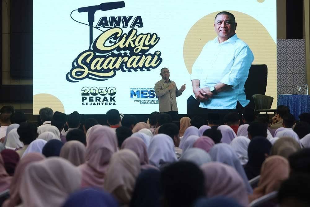 Saarani berucap di hadapan lebih 1,000 hadirin pada program 'Tanya Cikgu Saarani' di UiTM Seri Iskandar.