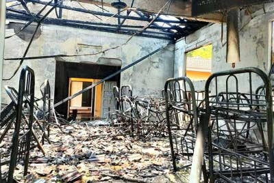 Keadaan asrama pelajar perempuan Madrasah At-Taufiqiyyah yang terbakar