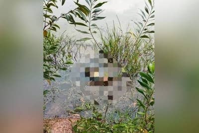 Mayat lelaki tanpa identiti ditemukan dalam kolam oleh orang awam.