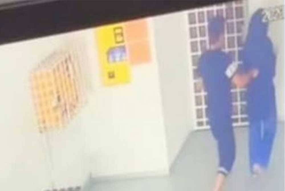 Tangkap layar rakaman CCTV berkaitan kejadian tersebut.