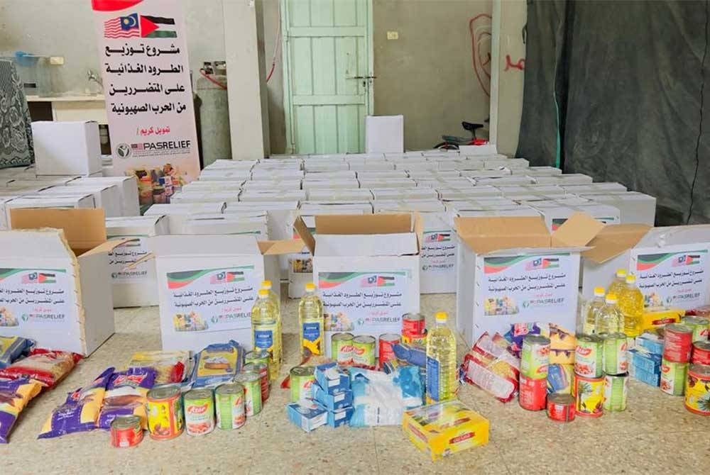 Sumbangan PASRelief berbentuk barangan keperluan asas.
