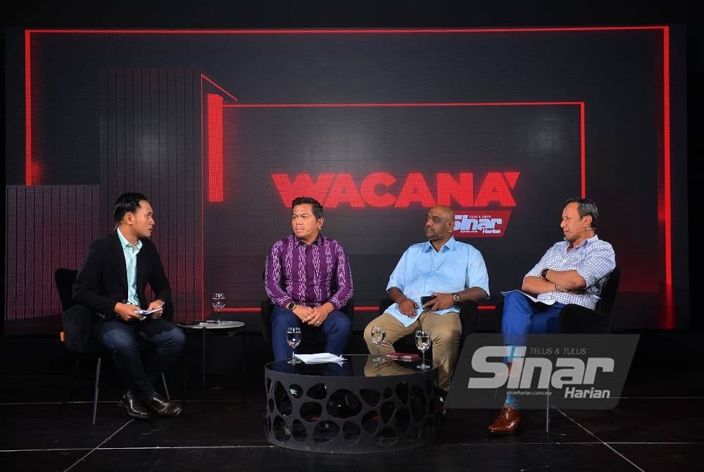 Dari kiri, Ismail, Mohd Shahar, Samsudin dan Muhammed pada Wacana Sinar Siri 416 yang membincangkan tajuk Potongan Kek Ekonomi Lebih Adil pada Selasa. - Foto Sinar Harian ASRILASWANDI SHUKOR